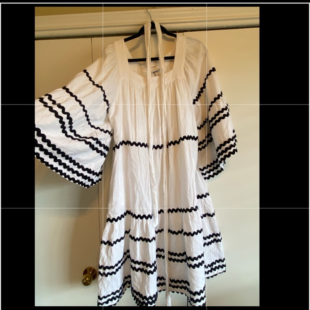 Fabulous party dress! 🤍🖤